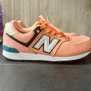 New Balance Coral Sneakers with Blue and Black Accents